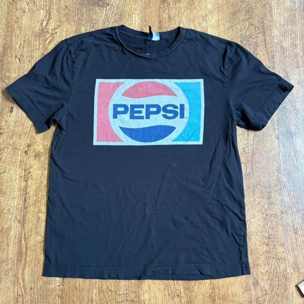 76. Hella faded second-hand Black Pepsi t-shirt